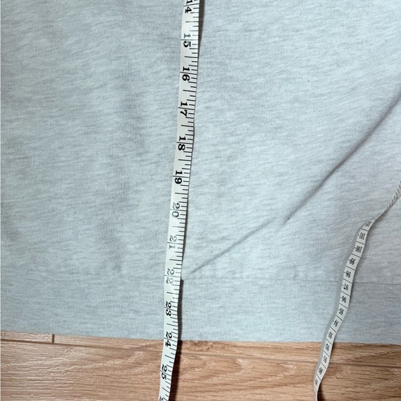 Levi's Gray Women’s Fleece Pullover Sweater Top - Picture 10 of 10